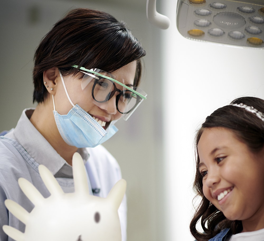 A dentist and a little girl