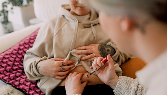a couple doing injections as part of the ivf process