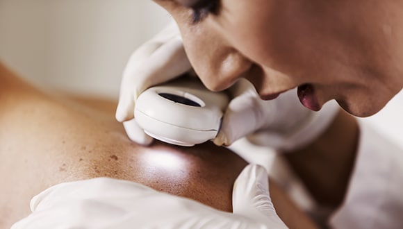 Female doctor inspecting the neck of a patient 