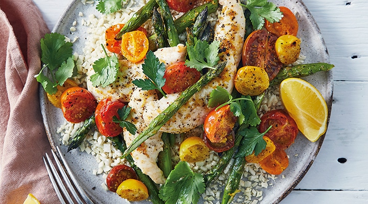 A diabetes-friendly chicken recipe is served with cherry tomatoes and asparagus