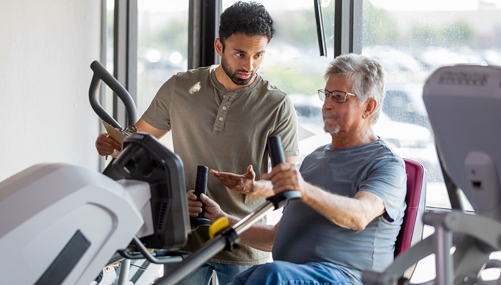A man at the gym exercising to manage chronic pain