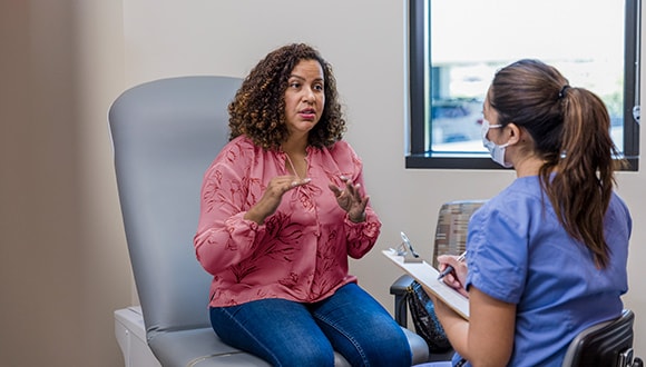 Ovarian cancer: risks, symptoms and treatments