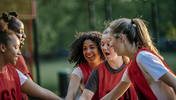 Young girls playing netball