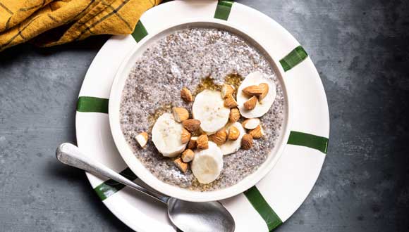 Chai pudding with cinnamon, banana and nuts